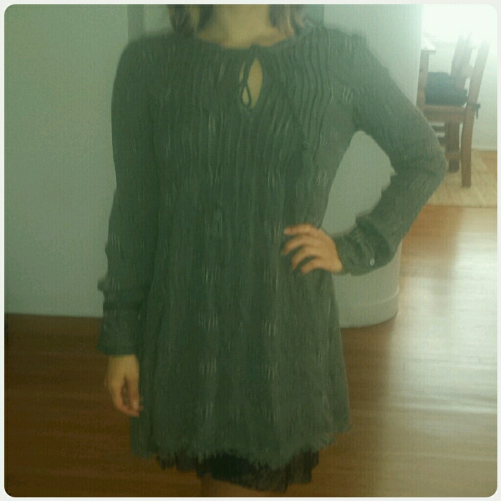 Free People button cuffs & chest keyhole tunic
